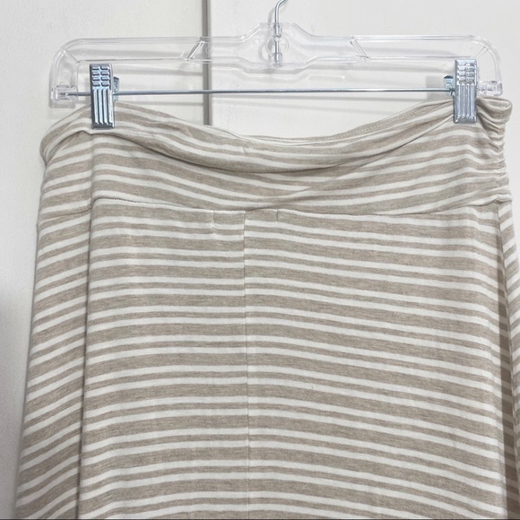 FEMME Tresics horizontal stripe maxi skirt. Soft waistband. Wide flare. M - Picture 6 of 8